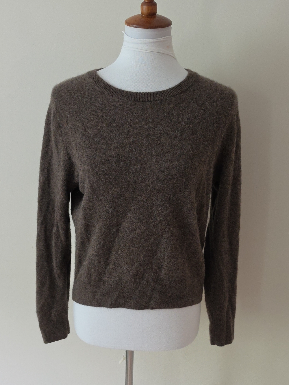 Quince Classic Crewneck Women's Sweater in Brown 100 % Mongolian Cashmere
